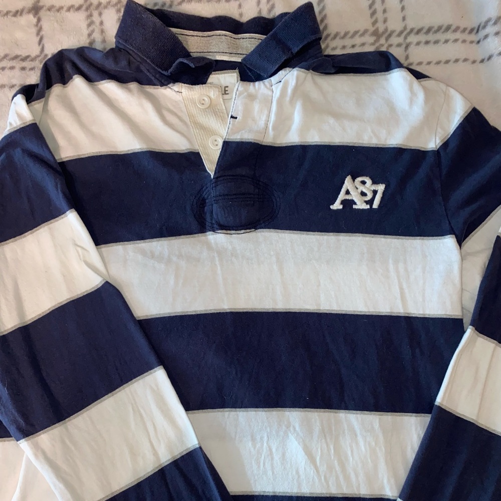 Mens long sleeve. 👕Good condition, smoke free home!🙂